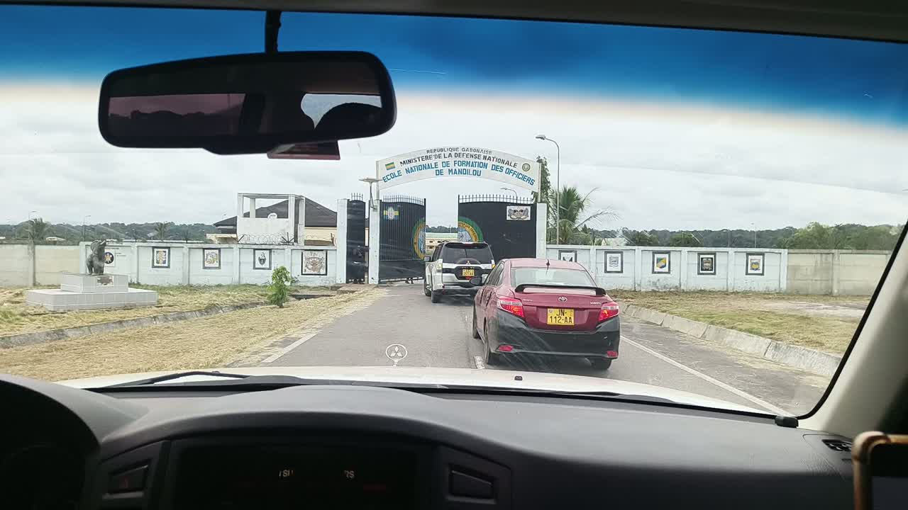 Arrivée au centre de formation des forces de l'ordre